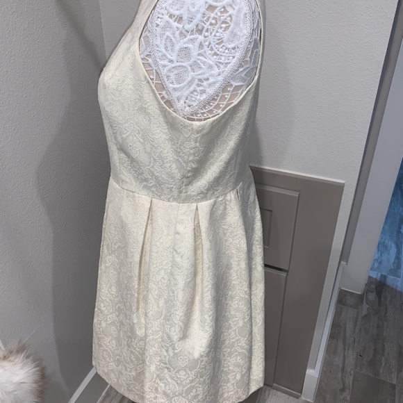 Dress - Picture 2 of 10
